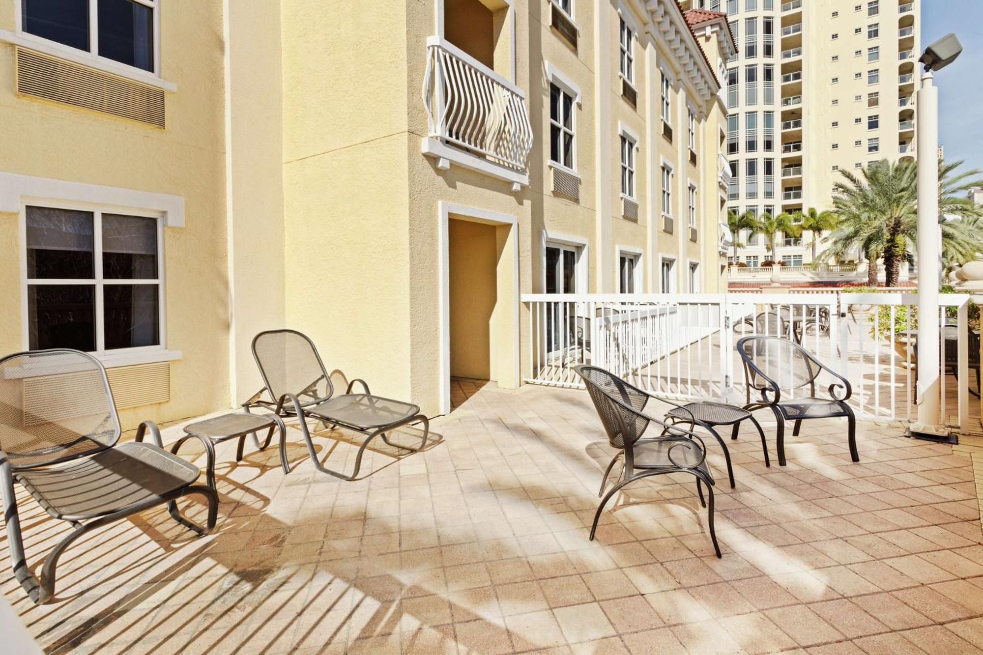 Hampton Inn & Suites St. Petersburg/Downtown Exterior foto